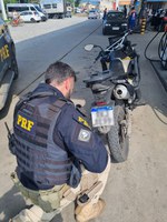 PRF recupera motocicleta roubada na BR-465, em Nova Iguaçu