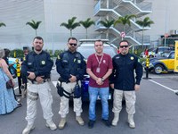 PRF expõe viaturas no III Encontro de Carros Antigos em Jacarepaguá