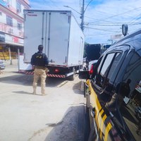 Caminhão com sinais identificadores adulterados é recuperado na Dutra
