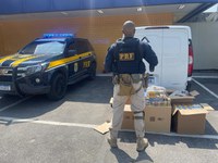 PRF recupera carga de cigarro roubada e prende dois homens no RJ