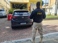 Veículo roubado em Pernambuco é recuperado pela PRF no RJ
