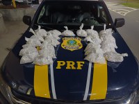 PRF apreende mais de 2 mil pinos de cocaína em Petrópolis
