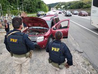 Motorista apressado pega acostamento e acaba preso na BR-101