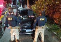 PRF intercepta veículo clonado e apreende armas e munições na Baixada Fluminense