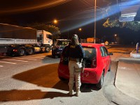 Carro furtado na Baixada Fluminense é recuperado em Campos dos Goytacazes