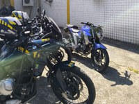 Homem é preso após tentar fugir e atropelar pedestre na Baixada Fluminense