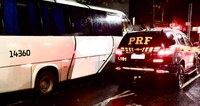 PRF flagra ônibus adulterado na Rodovia Rio-Santos