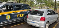PRF recupera carro clonado na Dutra, em Resende