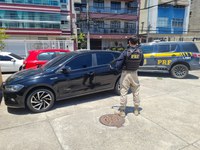 PRF intercepta carro clonado na Dutra