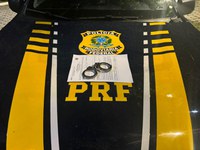 Mulher foragida da Justiça é capturada em abordagem na Serra das Araras