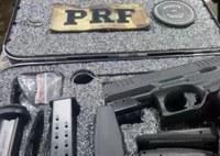 Em Piraí, PRF prende homem que transportava arma de fogo em ônibus interestadual