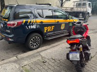 Na rodovia Rio-Santos, PRF recupera motoneta com sinais identificadores adulterados