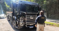 Caminhão roubado é recuperado em Petrópolis