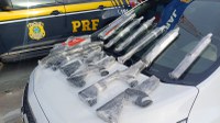PRF apreende sete fuzis escondidos em painel de carro na Região Serrana do Rio