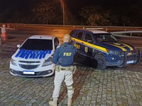 PRF e PF apreendem aproximadamente 15 quilos de maconha em ação conjunta na BR-101