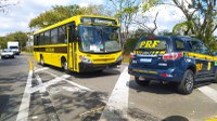 PRF realiza fiscalização especializada em transporte escolar em Itatiaia