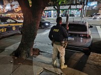 Carro roubado é recuperado na Baixada Fluminense