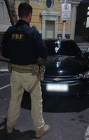 Em Niterói, PRF recupera automóvel roubado