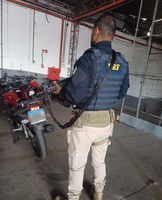 Na Dutra, PRF recupera motocicleta furtada