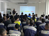 PRF realiza palestra sobre segurança no trânsito durante a SIPAT em Macaé