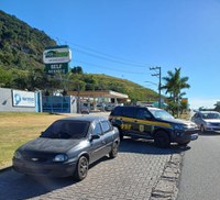 Na BR-101, PRF recupera veículo roubado às margens da via