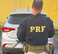 PRF recupera carro roubado em Nova Iguaçu