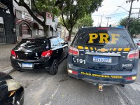 Automóvel furtado é recuperado na BR-101