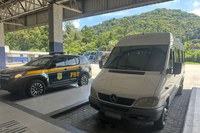 PRF intercepta van “clandestina” na BR-040