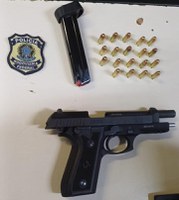 PRF prende em flagrante condutor com arma de fogo em Seropédica