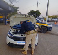 Em Campos dos Goytacazes, PRF recupera automóvel roubado