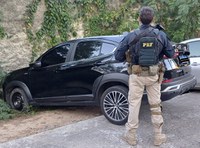 Em Parada de Lucas, PRF recupera veículo roubado