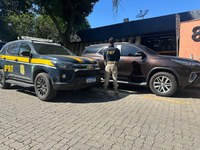 PRF recupera veículo "clonado" na Dutra