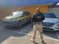PRF recupera veículo roubado no Rio de Janeiro