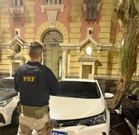 Em Niterói, PRF recupera veículo