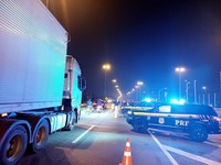 Na Baixada Fluminense, PRF e Lei Seca intensificam fiscalização na BR-116