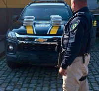 PRF e PF apreendem 22 quilos de pasta base de cocaína em Casimiro de Abreu