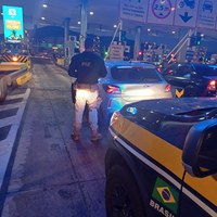 PRF recupera carro roubado na Ponte Rio-Niterói