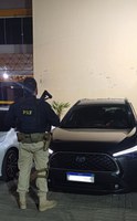 Em Duque de Caxias, PRF recupera carro clonado