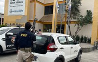 Motorista de aplicativo que dirigia carro furtado é preso no RJ