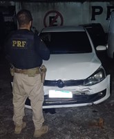 Na Dutra, PRF intercepta carro adulterado
