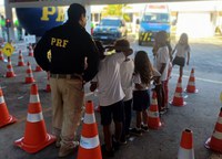 PRF promove ação educativa para estudantes em Vassouras