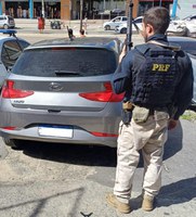 PRF recupera veículo roubado em Itaboraí