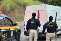 Quatro suspeitos de participação em roubo de carga são presos na BR-493