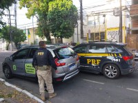 PRF flagra motorista de aplicativo transitando com carro clonado