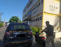 Na Dutra, PRF recupera moto furtada