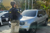 Carro roubado há quase um ano é recuperado na Zona Norte do Rio