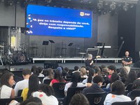 Em Casimiro de Abreu, PRF realiza ação educativa para alunos do Centro Educacional Batista