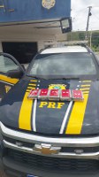 PRF apreende mais de 5 kg de cocaína após fuga de motorista na BR-356, em Itaperuna