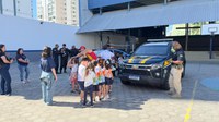 PRF promove ação educativa para estudantes em Campos dos Goytacazes