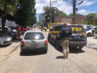 PRF recupera carro furtado que transitava como "clone" na Zona Oeste do Rio